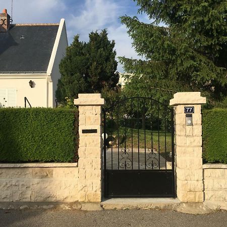 La Tour De Saint Cyr Bed & Breakfast Luaran gambar
