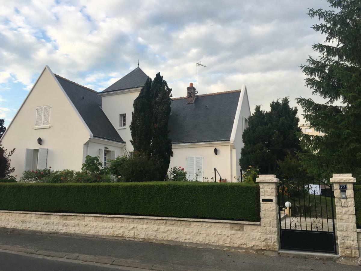 La Tour De Saint Cyr Bed & Breakfast Luaran gambar